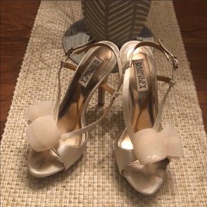 Badgley Mischka Bow heels size 7M